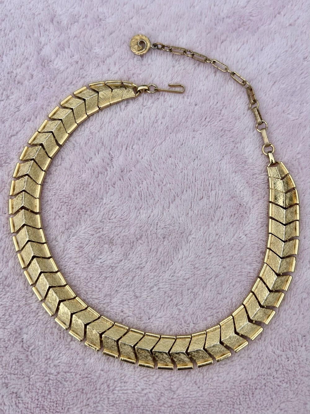 Vintage Lisner Gold Tone Chevron Collar Necklace Brushed Textured Adjustable